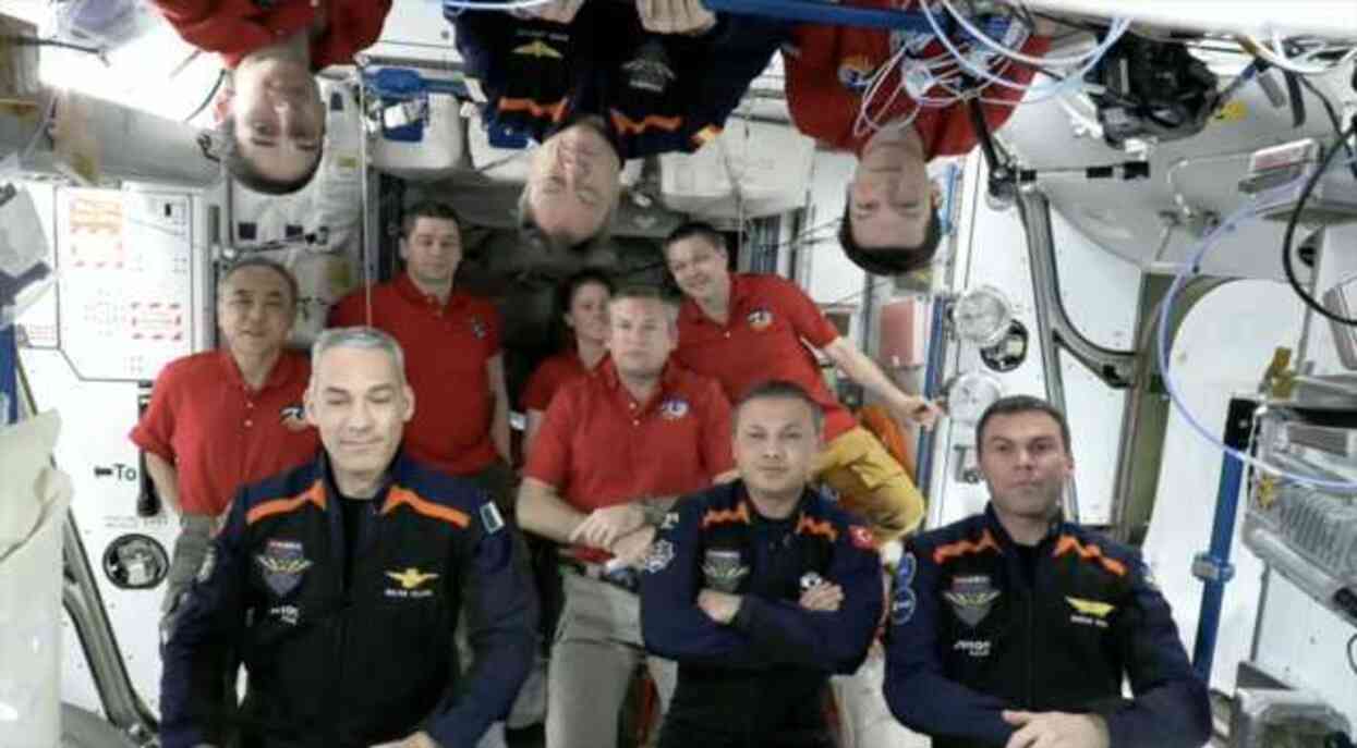 Cumhurbaşkanı Erdoğan, Türkiye'nin ilk astronotu Alper Gezeravcı ile görüştü Cumhurbaşkanı Erdoğan, Türkiye'nin ilk astronotu Alper Gezeravcı ile görüştü