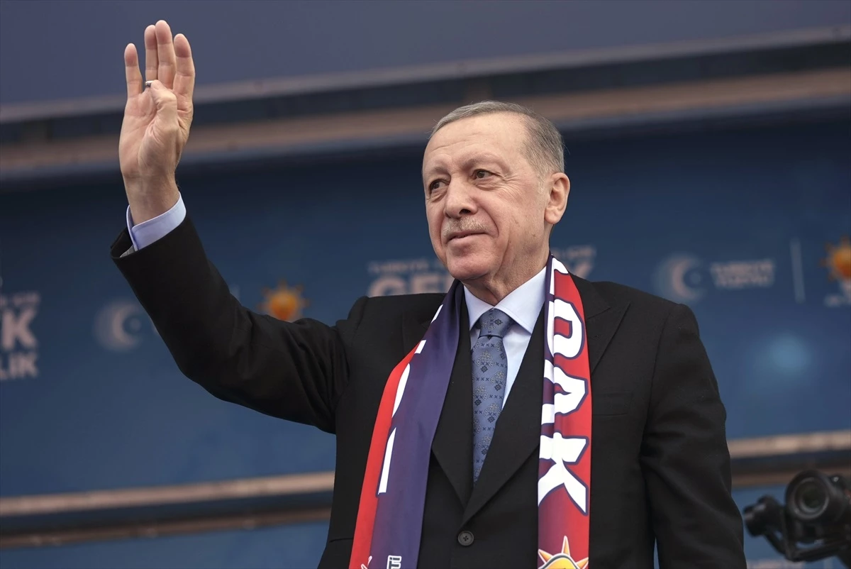 Erdoğan: Asrın felaketinin üstesinden birlikte geliyoruz