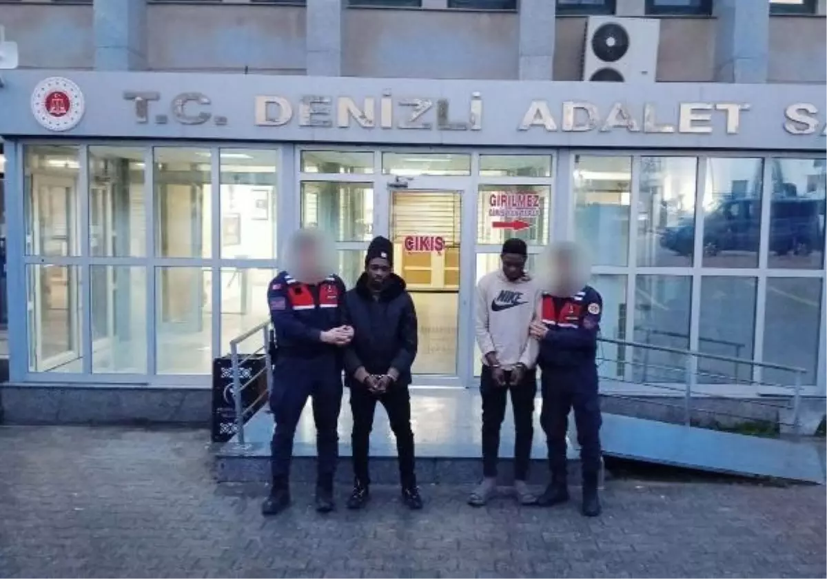 Denizli\'de 43 Afrikalı kaçak göçmen yakalandı, 5 organizatör tutuklandı