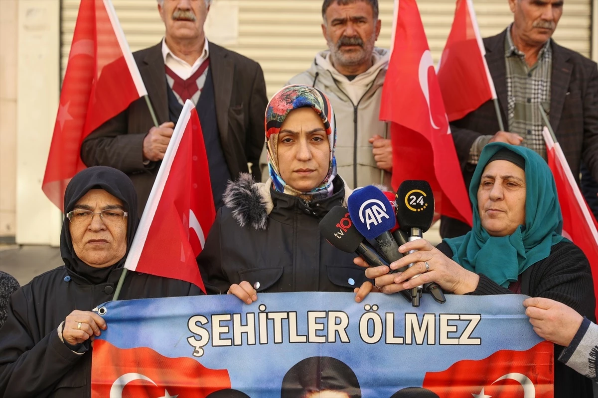 Diyarbakır Anneleri, Gara\'da Şehit Edilenleri Anma Eylemi Yaptı