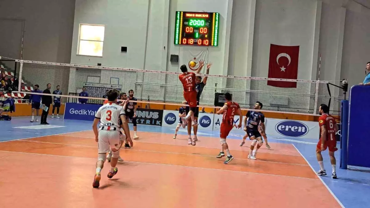 TÜRŞAD Voleybol Takımı, Bigadiç Belediye\'yi 3-0 Mağlup Etti