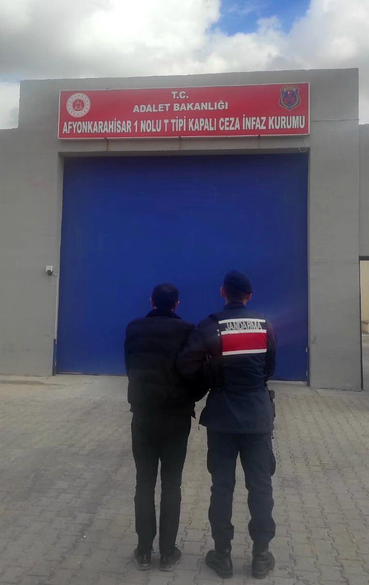 Afyonkarahisar\'da Hapis Cezalı Şüpheli Jandarmanın Baskınıyla Yakalandı
