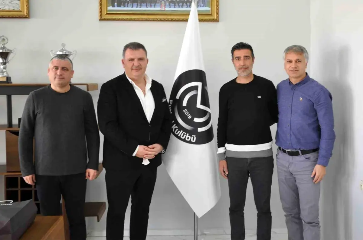 Genç Milli Takımlar Antrenörü Ömür Serdal Altunöz, Manisa Futbol Kulübü Akademisini ziyaret etti