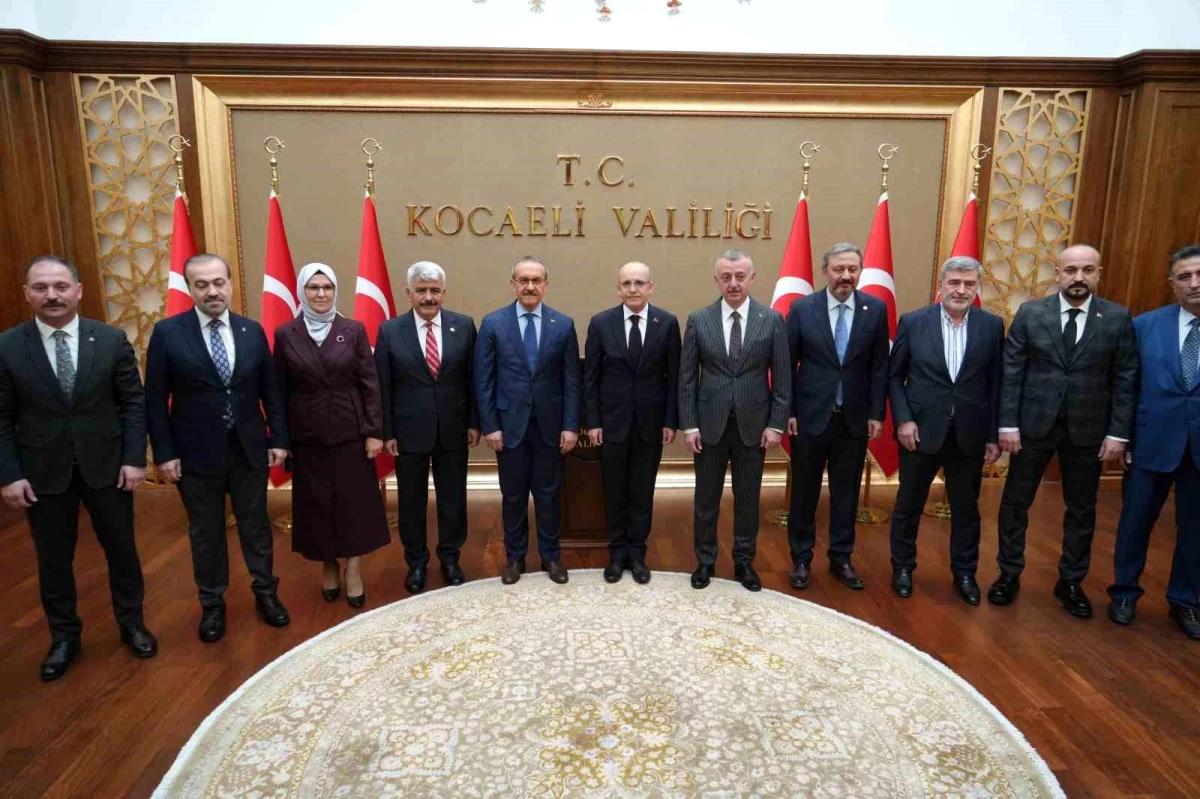 Hazine ve Maliye Bakanı Mehmet Şimşek Kocaeli\'ye geldi