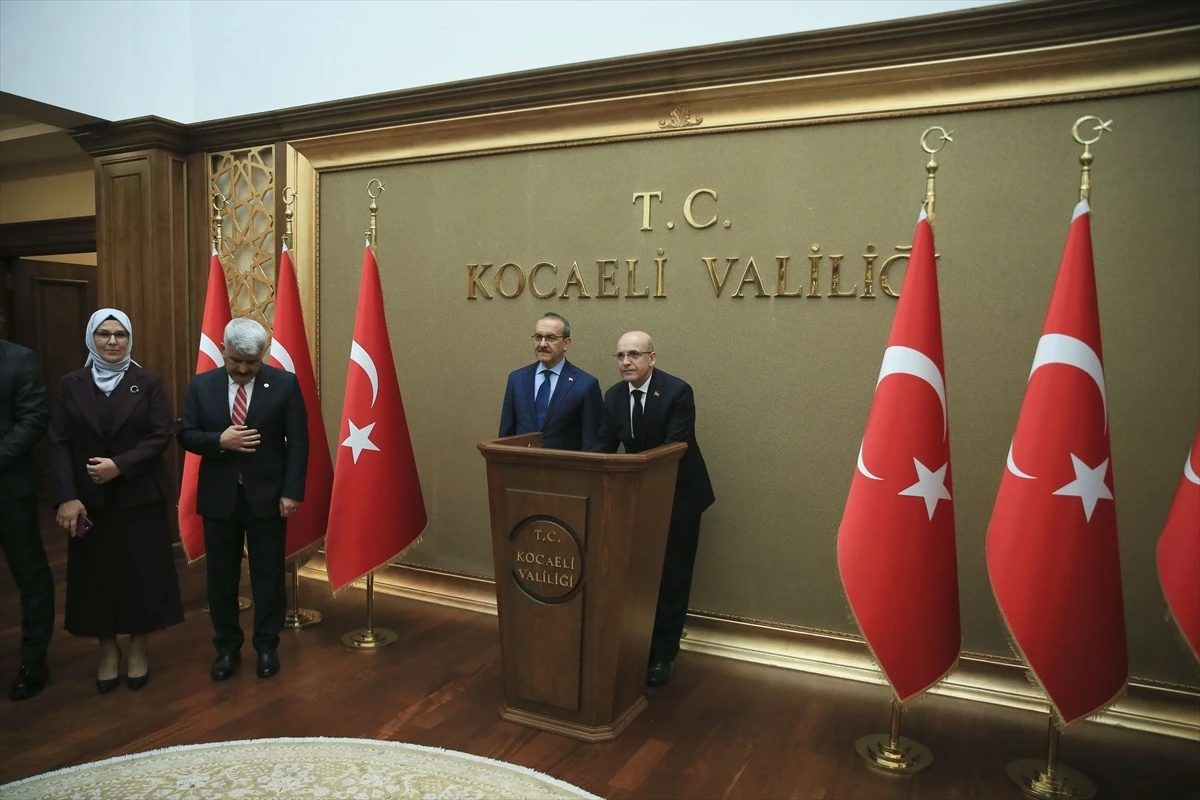 Hazine ve Maliye Bakanı Mehmet Şimşek Kocaeli\'nde Ziyaretler Gerçekleştirdi