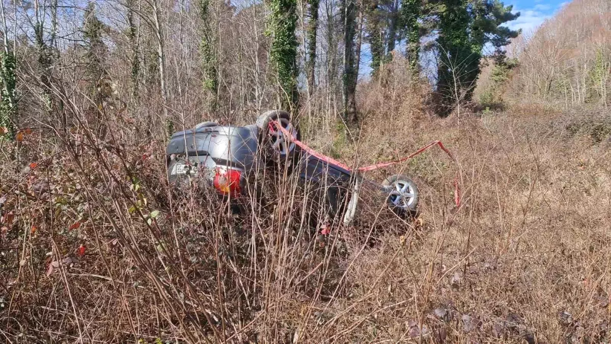 Zonguldak\'ın Ereğli ilçesinde karayoluna yağ dökülmesi sonucu iki araç takla attı