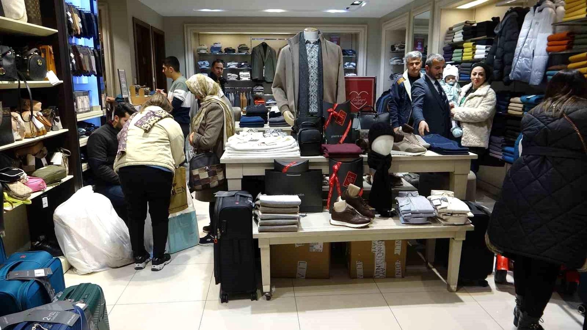 İranlı Turistler Van Esnafını Memnun Ediyor