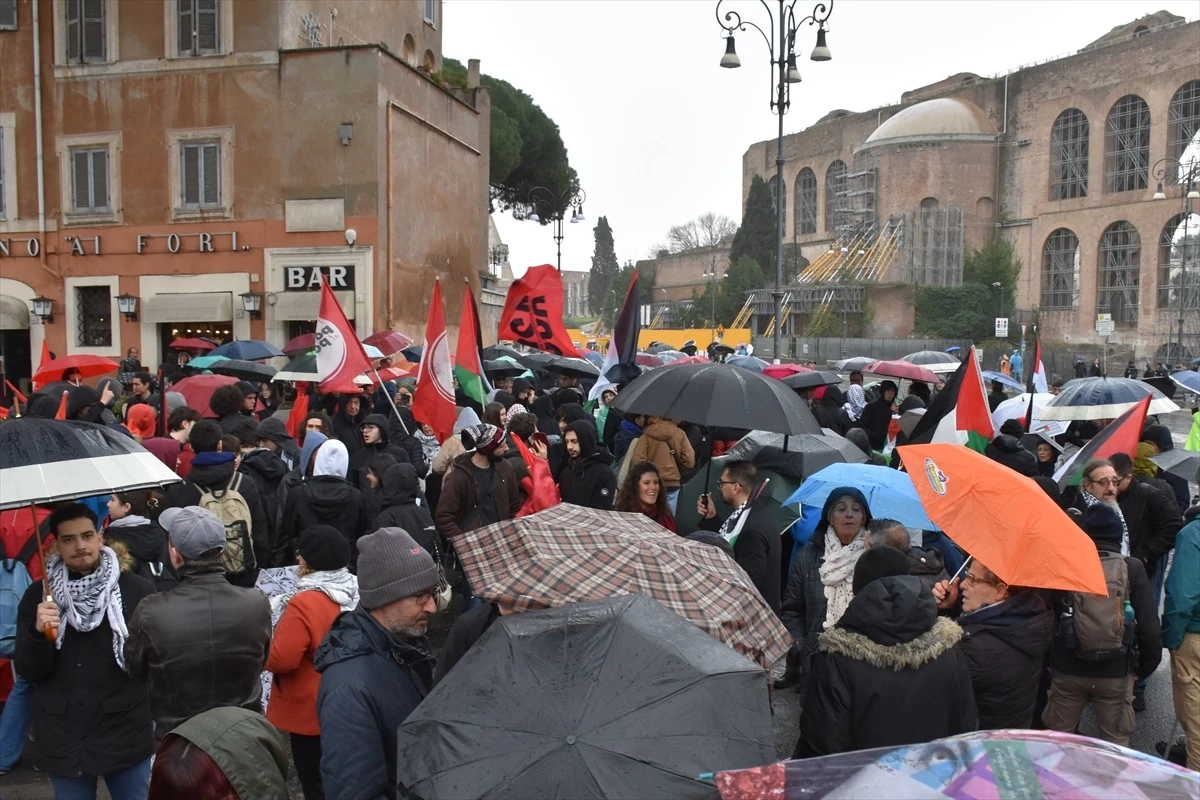 Roma\'da İsrail\'in Gazze\'ye saldırıları protesto edildi