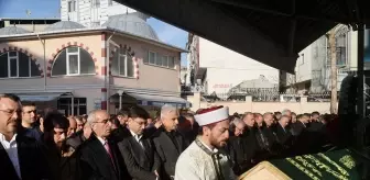 İstanbul Beylikdüzü'nde metrobüs kazasında hayatını kaybeden sürücü toprağa verildi