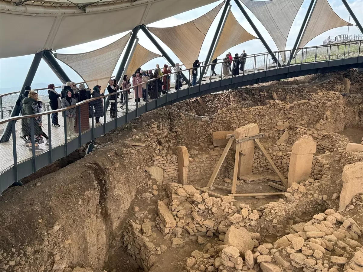 İstanbul\'da eğitim gören üniversite öğrencileri Göbeklitepe\'yi ziyaret etti