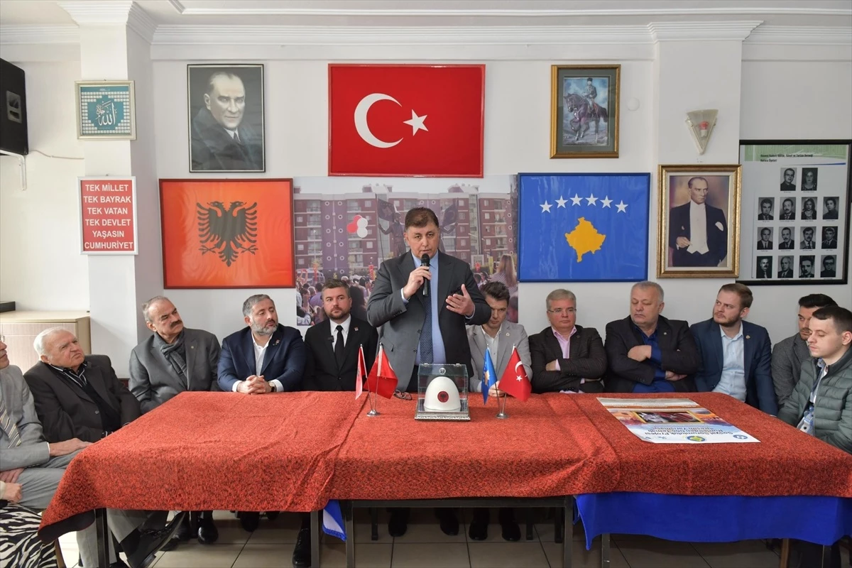 CHP İzmir Büyükşehir Belediye Başkan adayı Cemil Tugay, Buca ve Bayraklı\'da incelemelerde bulundu