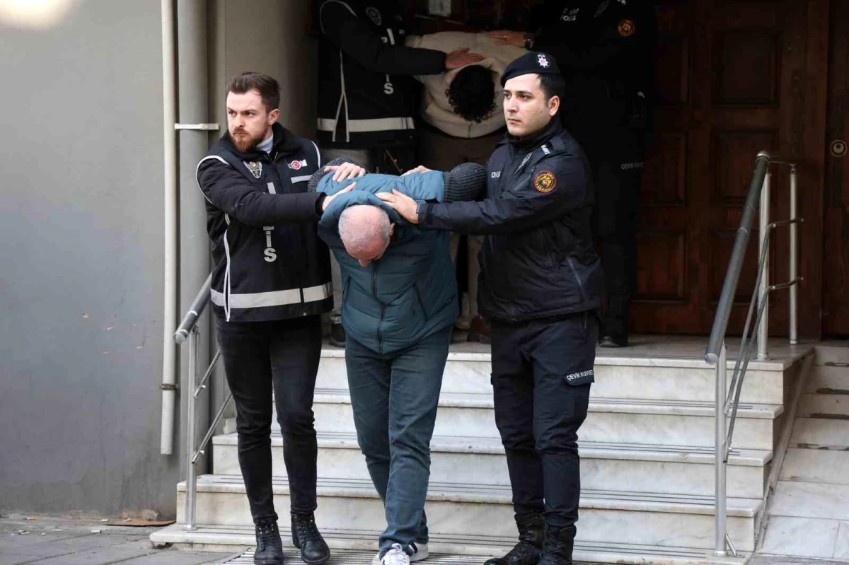 İzmir\'de Yüksek Faiz Vaadiyle Para Toplayan Ocakçı Holding\'in Sahipleri Tutuklandı