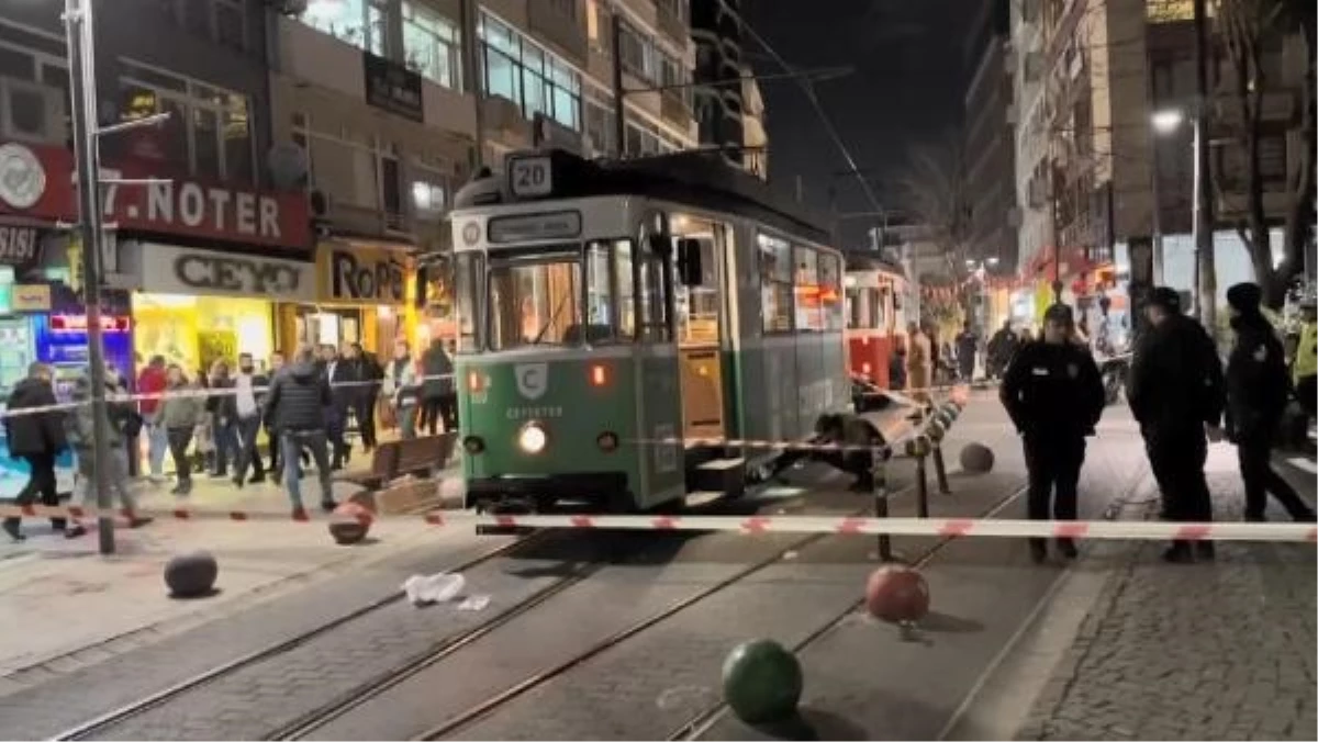 Kadıköy\'de Torununu Kurtarmak İsterken Hayatını Kaybeden Kadının Kaza Anı Kamerada