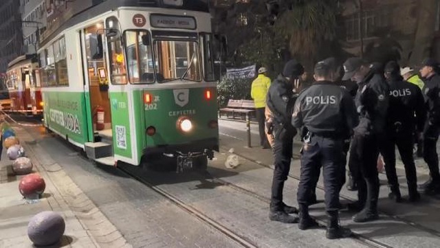 Tramvayın altında kalarak can vermişti: Kaza anının görüntüleri ortaya çıktı Tramvayın altında kalarak can vermişti: Kaza anının görüntüleri ortaya çıktı