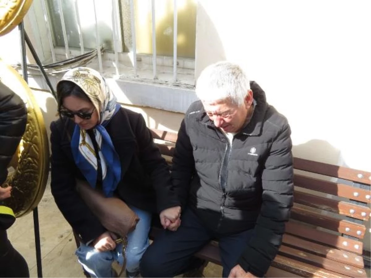 Kadıköy\'de Torununu Kurtarırken Hayatını Kaybeden Kadın Toprağa Verildi