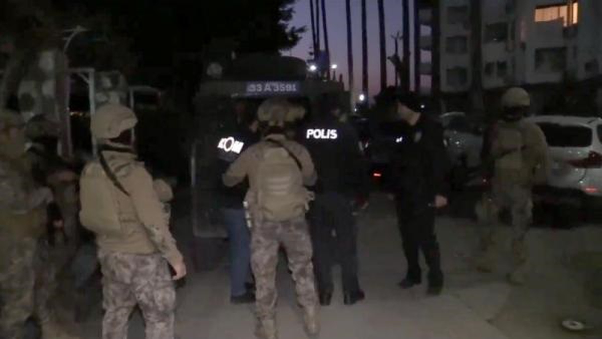 Kalkan-12 Operasyonunda 49 Göçmen Kaçakçılığı Organizatörü ve 142 Düzensiz Göçmen Yakalandı