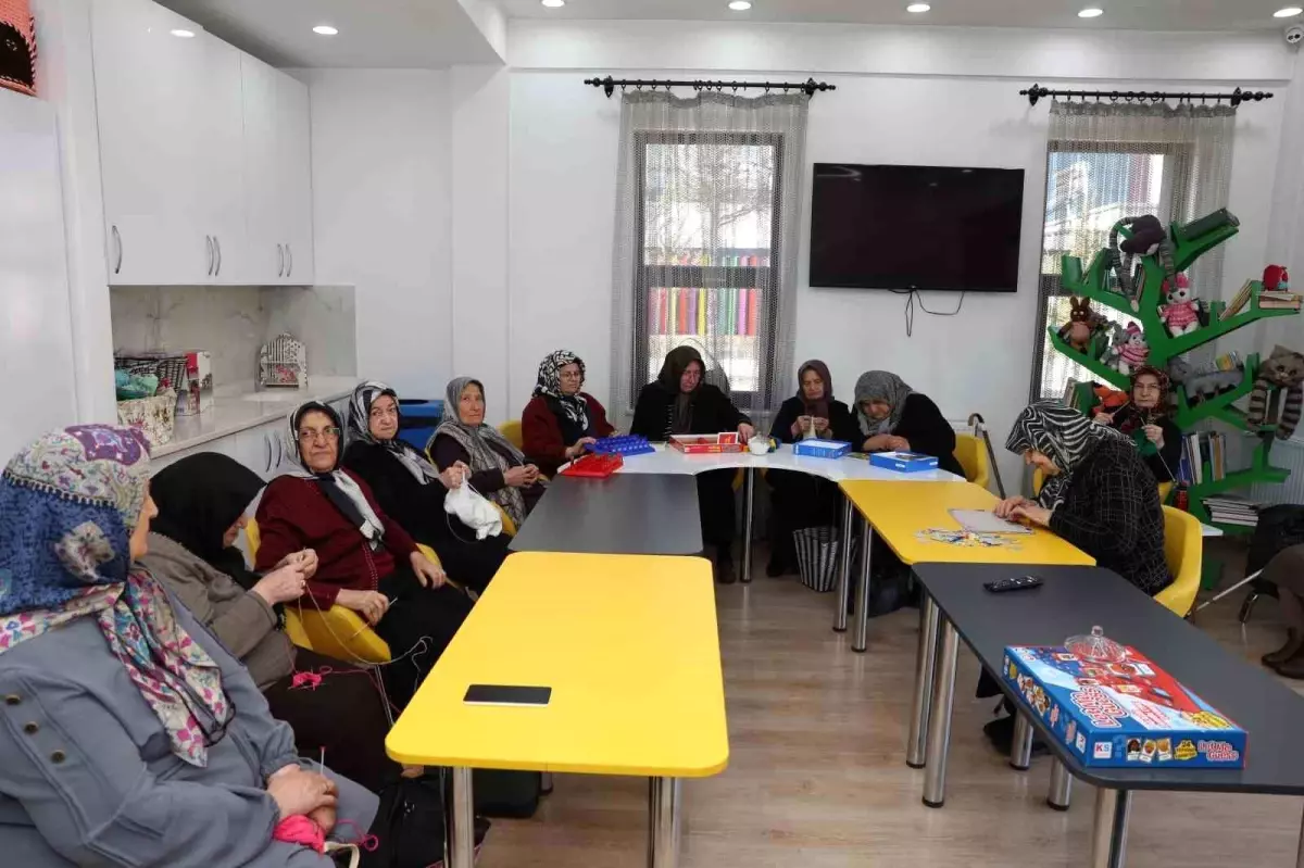 Kayseri'de Yaşlılar İçin Hizmet Veren Merkez Yüzleri Güldürüyor