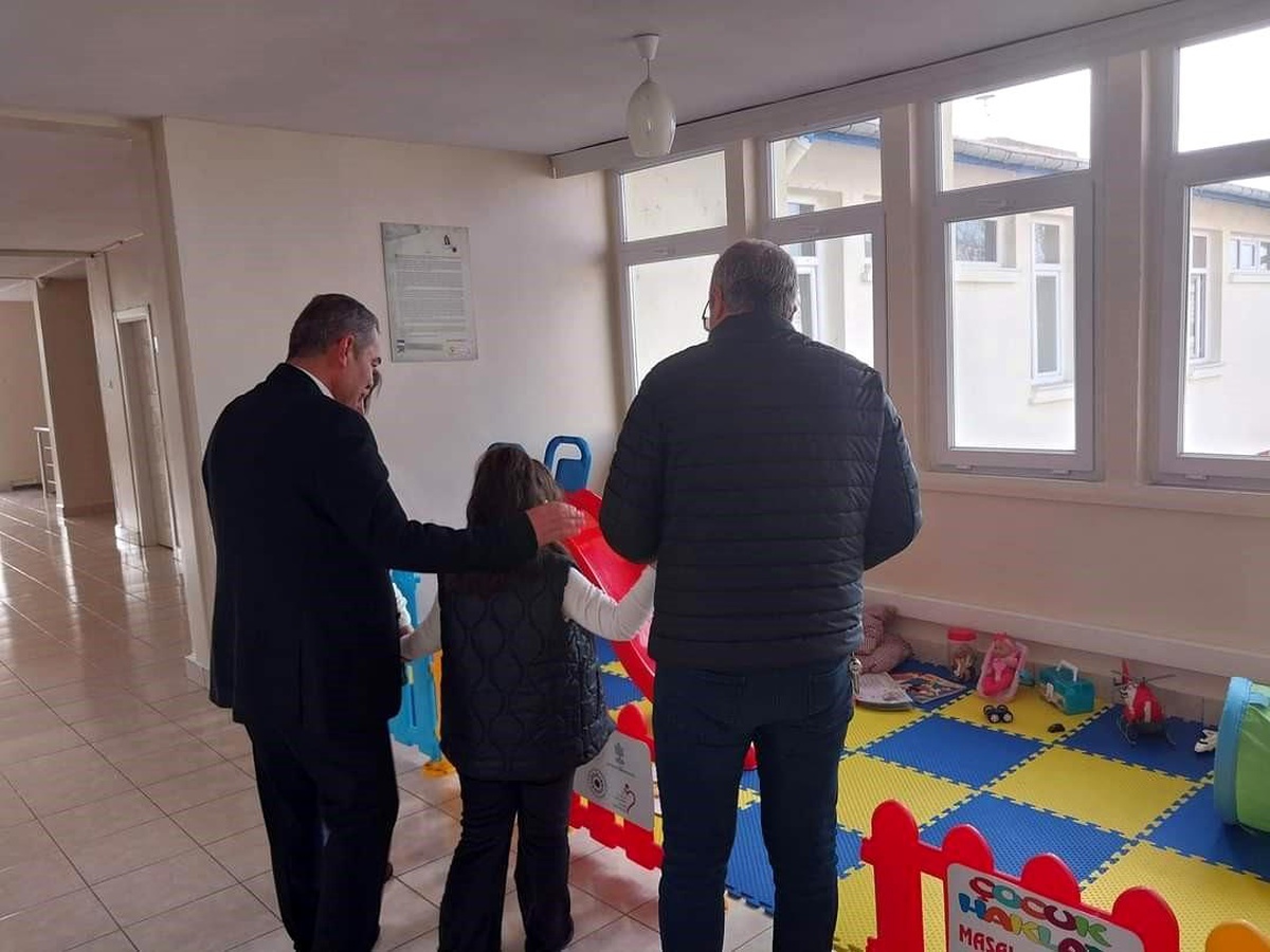 Kırklareli\'nde bir çocuk daha koruyucu ailesine kavuştu