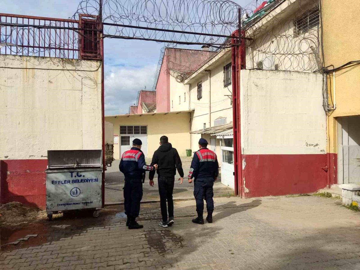Aydın\'ın Koçarlı ilçesinde aranan 2 şüpheli jandarma tarafından yakalandı