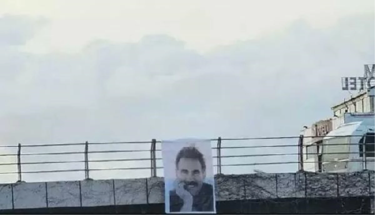 Adana\'da PKK Terör Örgütü Elebaşı Abdullah Öcalan\'ın Posterini Köprüye Asan Şüpheliler Yakalandı