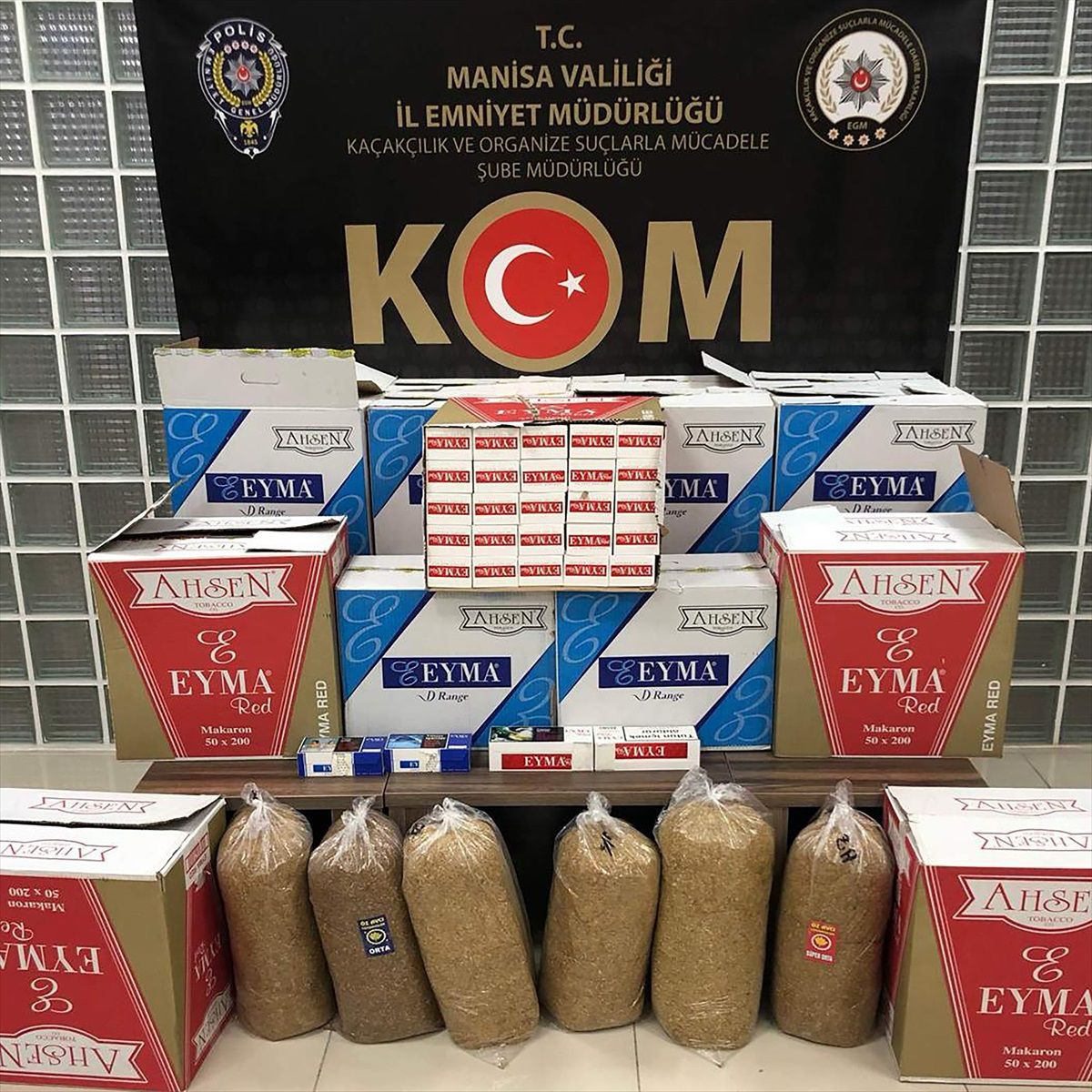 Manisa\'da kaçak sigara operasyonu: 155 bin bandrolsüz makaron ve 30 kilogram tütün ele geçirildi