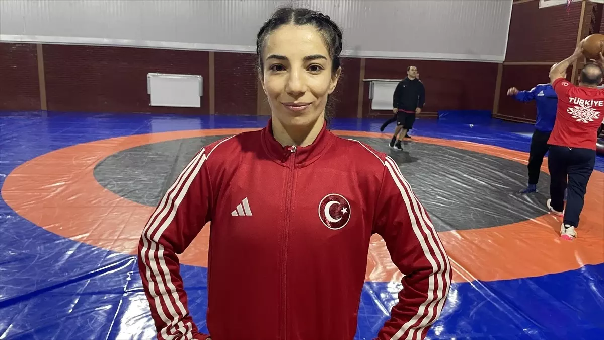 Milli güreşçiler Buse Tosun Çavuşoğlu ve Evin Demirhan Yavuz, Avrupa şampiyonası ve 2024 Paris Olimpiyatları\'nda zirvede yer almak istiyor