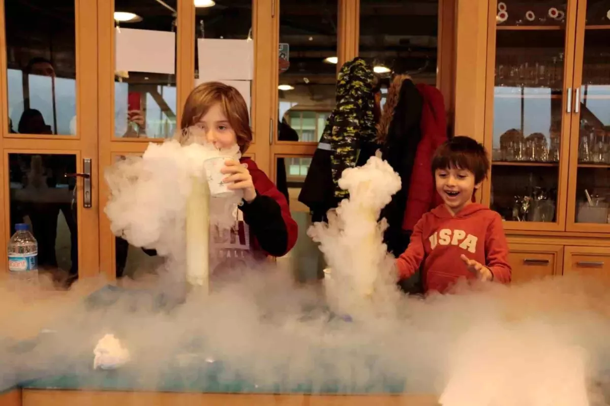 Kocaeli Bilim Merkezi ve Kağıt Müzesi'nde Çocuklar Hem Öğrendi Hem Eğlendi