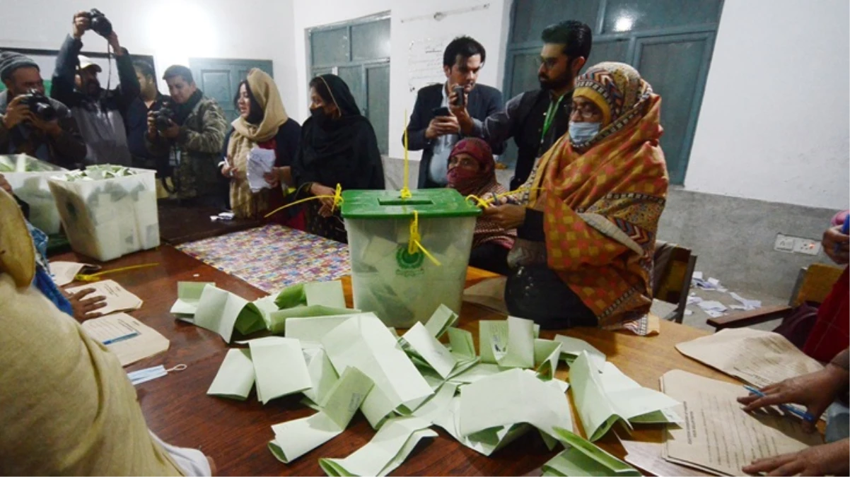 Pakistan Cumhurbaşkanı\'ndan ülkesinde krize dönen seçimlere ilişkin yorum: Elektronik oylama makineleri olsaydı böyle olmayacaktı