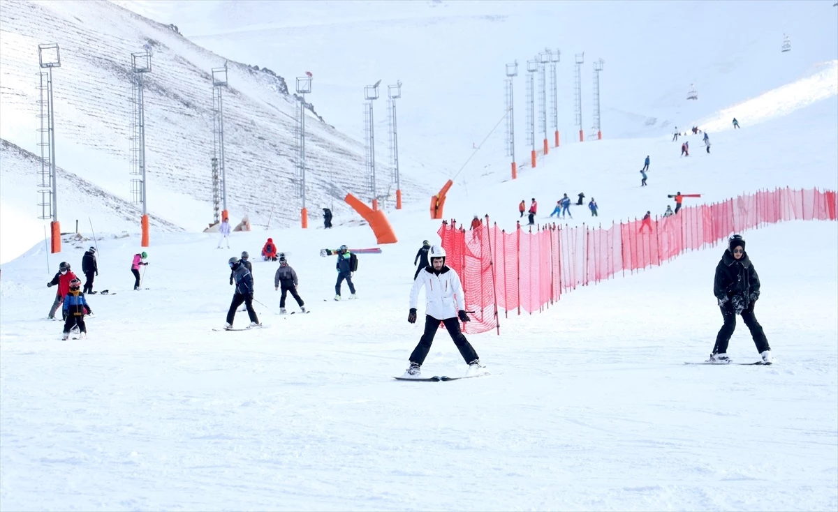 Palandöken Kayak Merkezi Hafta Sonu Kayakseverleri Ağırlıyor