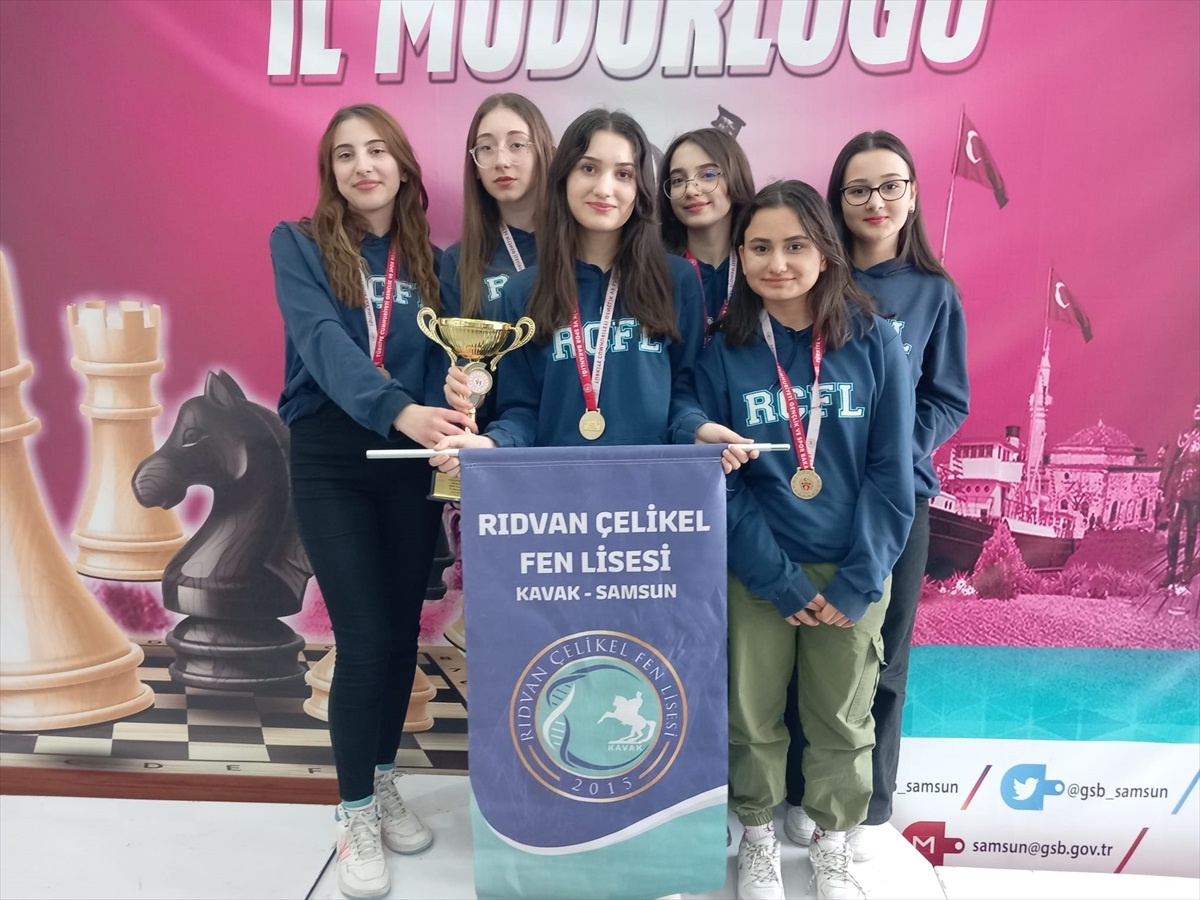 Samsun\'da Kavak Rıdvan Çelikel Fen Lisesi, Okul Sporları Gençler Satranç İl Birinciliği\'nde birinci oldu