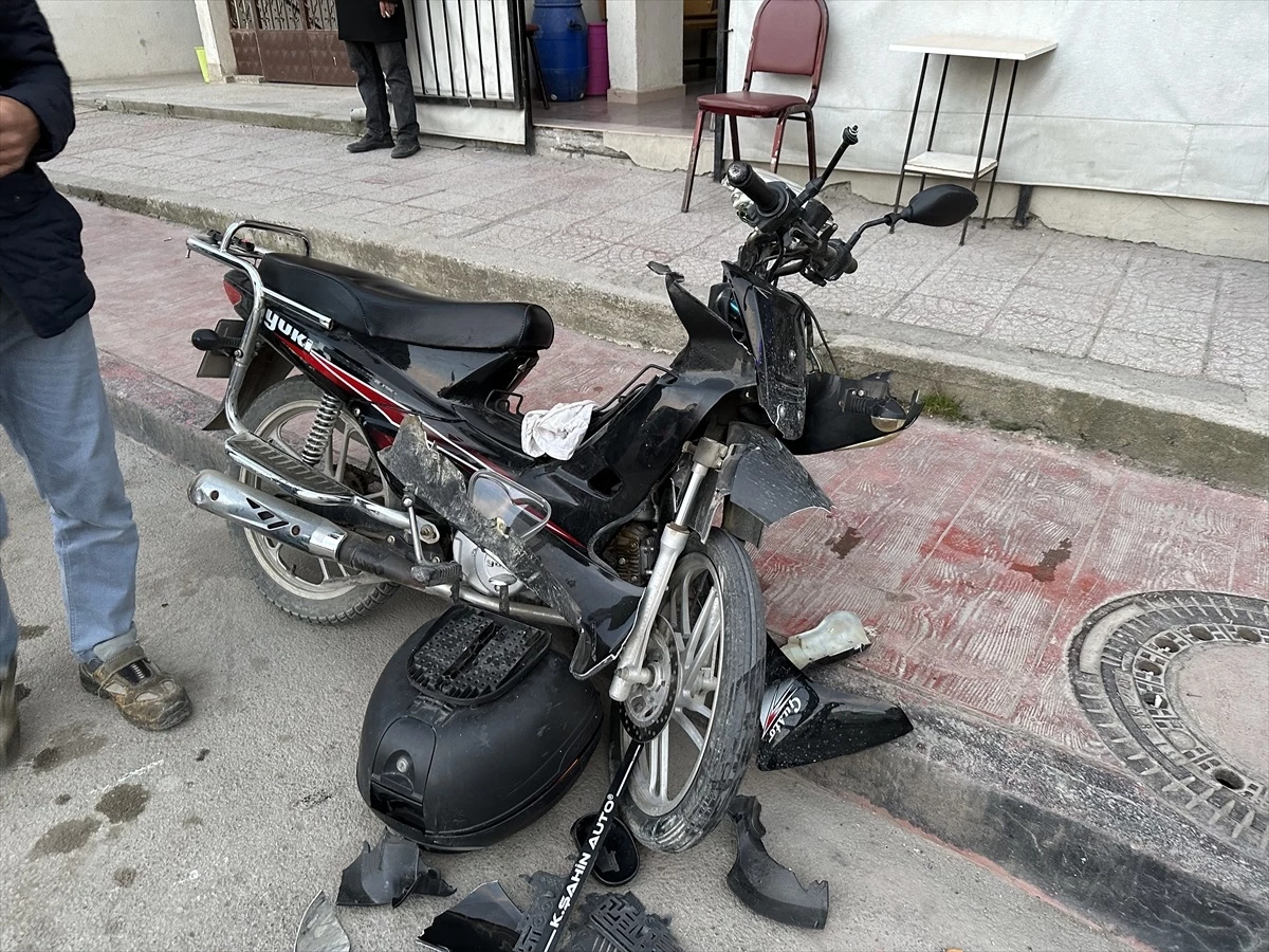 Sinop\'ta motosiklet ile otomobil çarpıştı: 1 yaralı