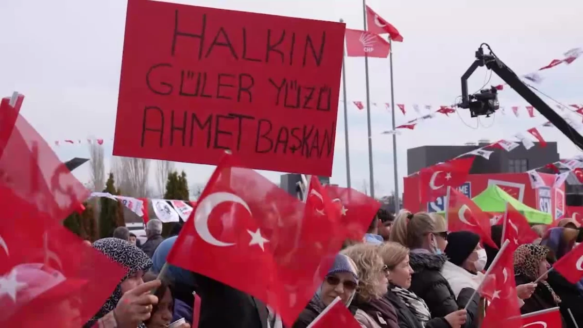 Tepebaşı Belediye Başkanı Ahmet Ataç\'ın Hoşnudiye Mahallesi\'ndeki Seçim İletişim Merkezi Açıldı