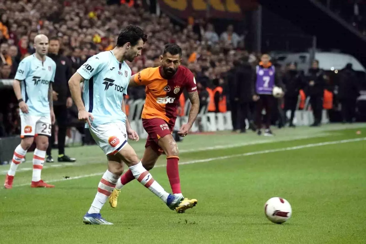 Galatasaray, Başakşehir\'i 2-0 mağlup etti