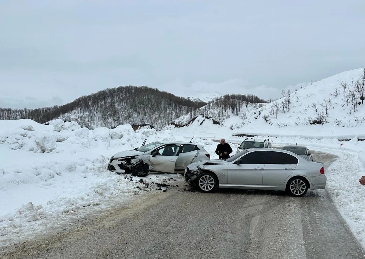 Tunceli\'de kaza: 3 kişi yaralandı