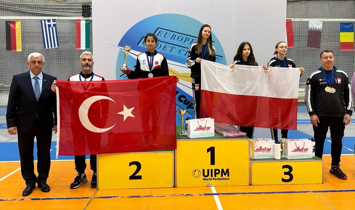 Türk Eskrimciler Bulgaristan\'da Gümüş Madalya Kazandı