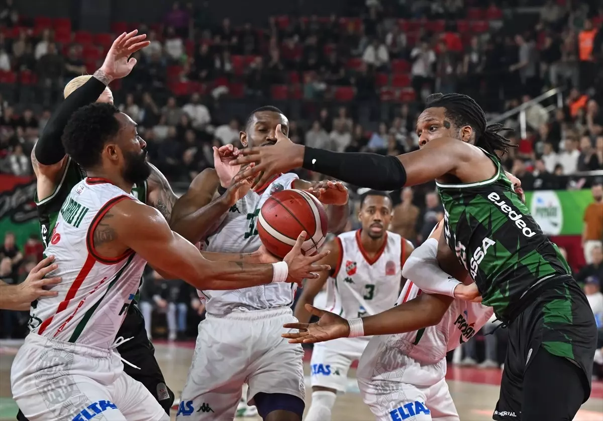 Darüşşafaka Lassa, deplasmanda Pınar Karşıyaka\'yı 98-86 yendi