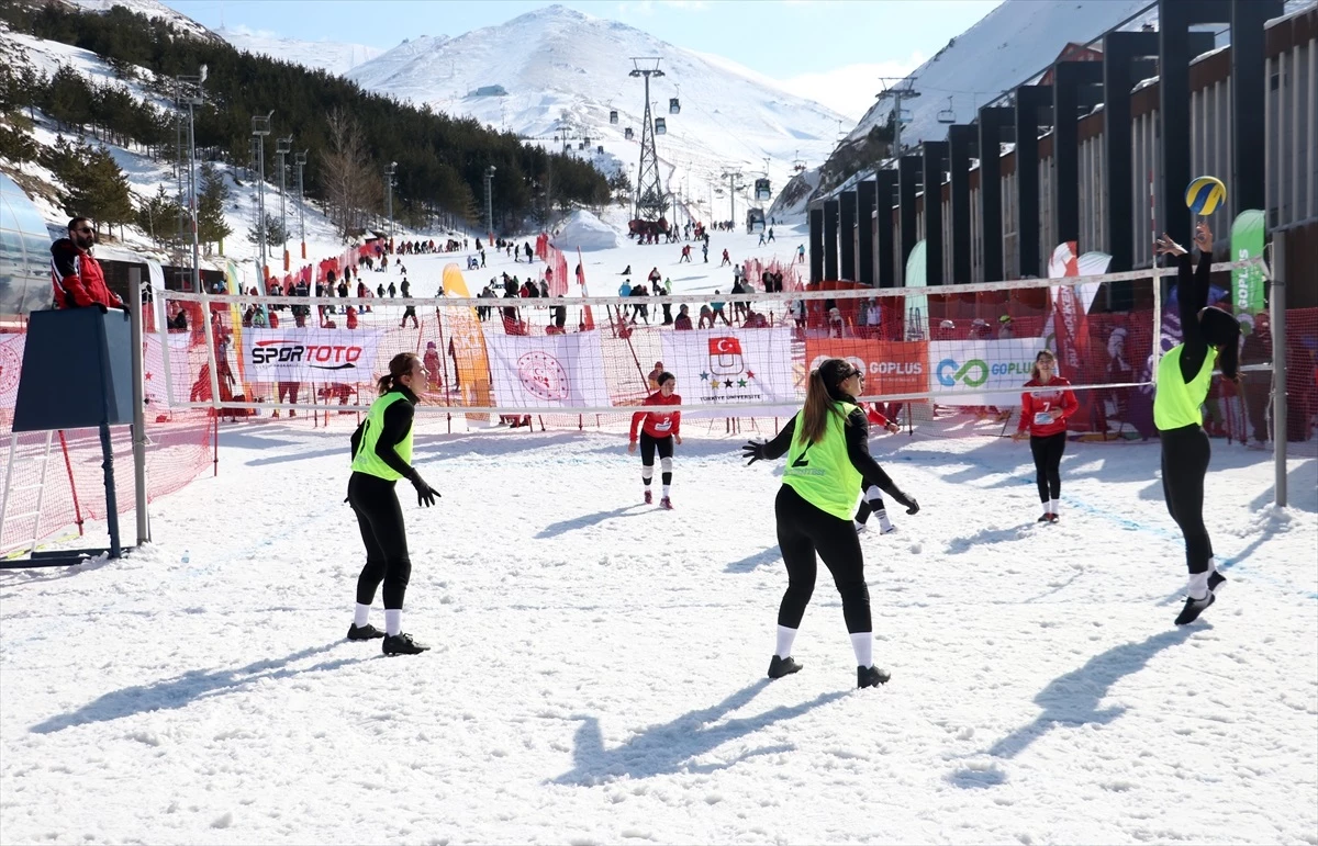 Erzurum\'da Üniversiteler Arası Kar Voleybolu Şampiyonası Başladı