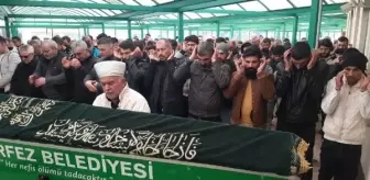 Körfez'de üst geçidi kullanmayan Suriyeli gence otomobil çarptı