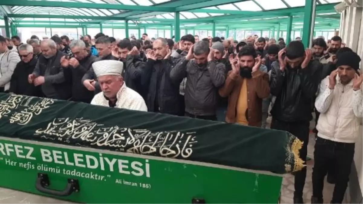 Körfez'de üst geçidi kullanmayan Suriyeli gence otomobil çarptı