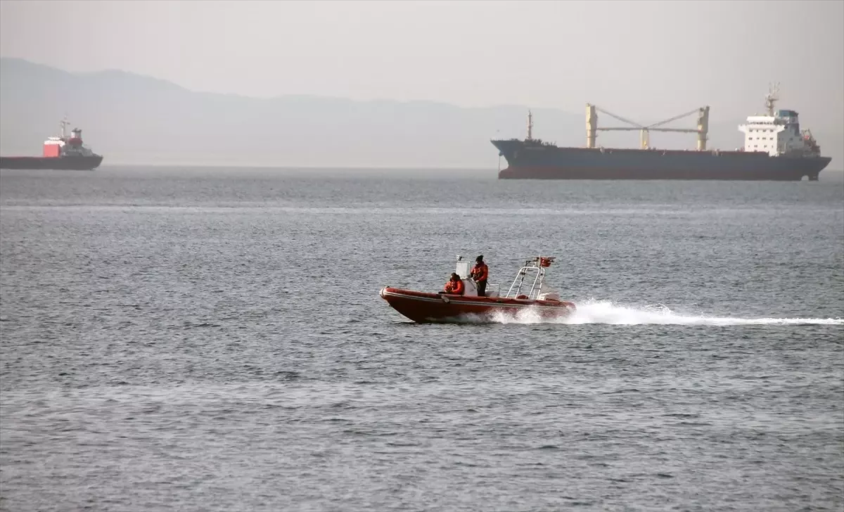 Zonguldak açıklarında batan geminin kayıp mürettebatı için arama çalışmaları devam ediyor