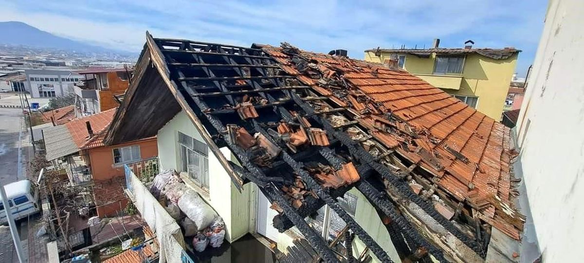 Denizli\'de 3 Katlı Binada Çıkan Yangın Kontrol Altına Alındı