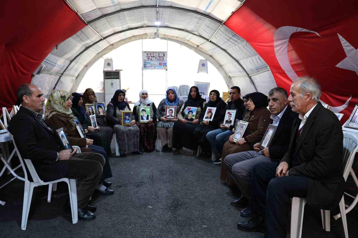 Diyarbakır\'da aileler, evlatlarının haberini bekliyor
