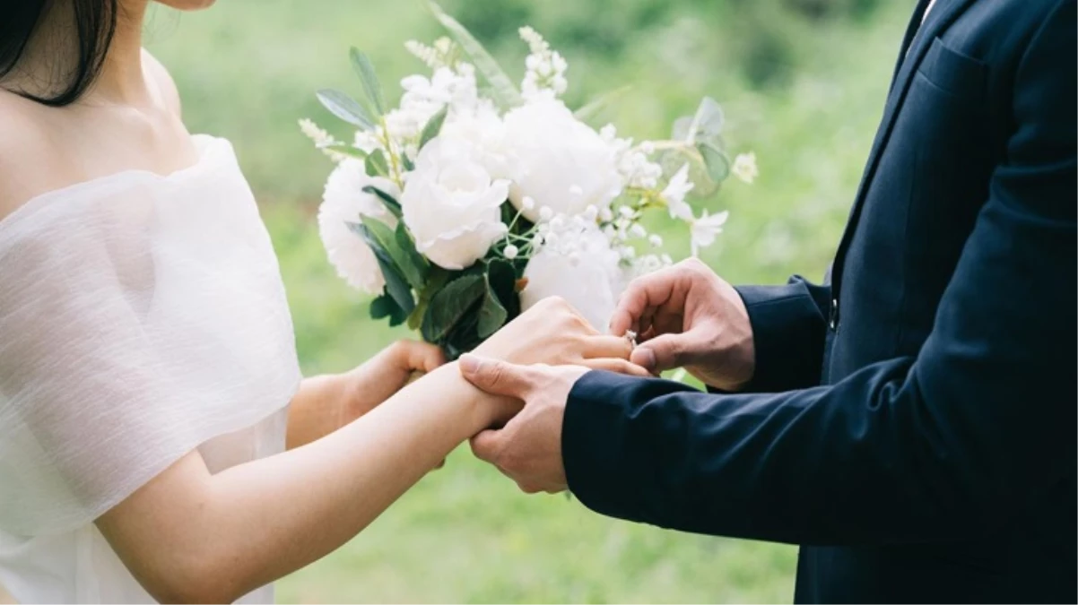 Yeni evleneceklere faizsiz kredi Resmi Gazete\'de