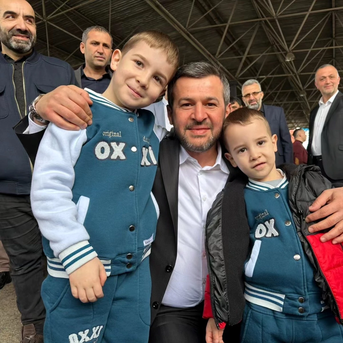 AK Parti Karabük Belediye Başkan adayı Özkan Çetinkaya, oto pazarını ziyaret etti