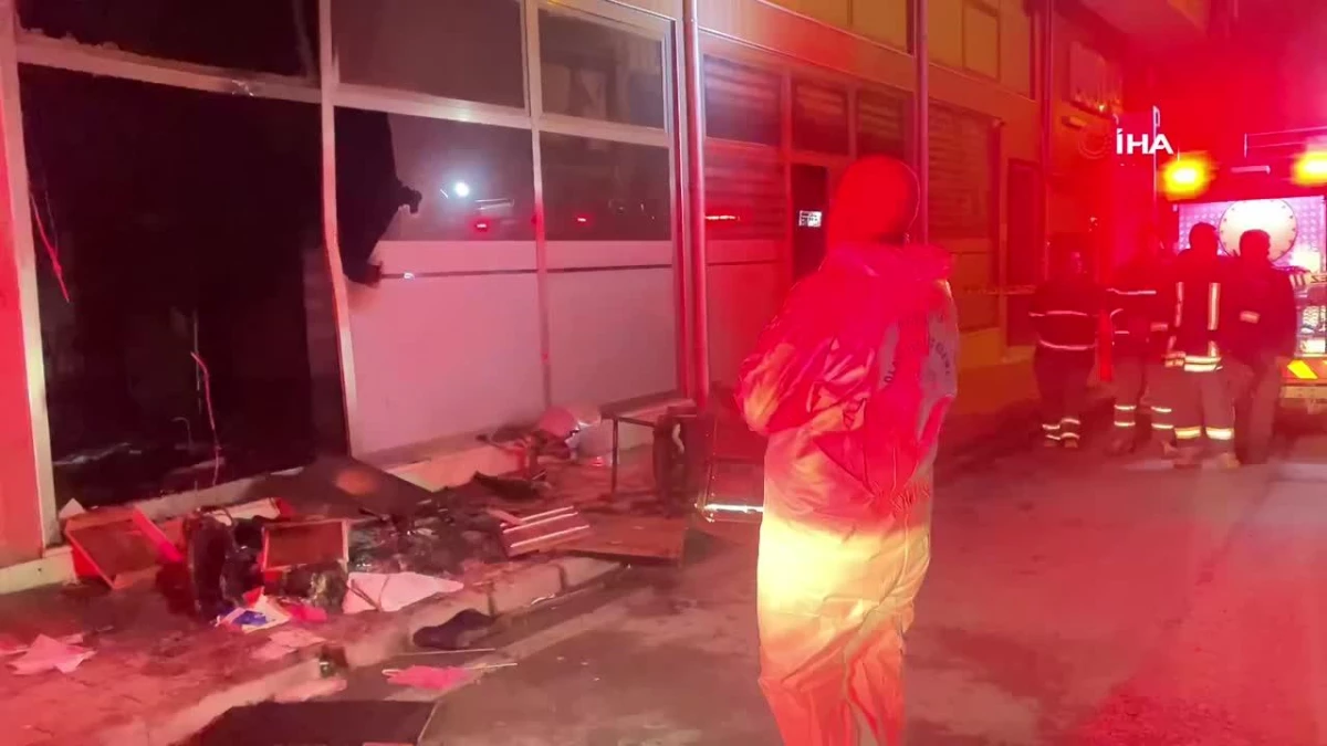 Belediye binasına yanıcı madde attı, yakalandı