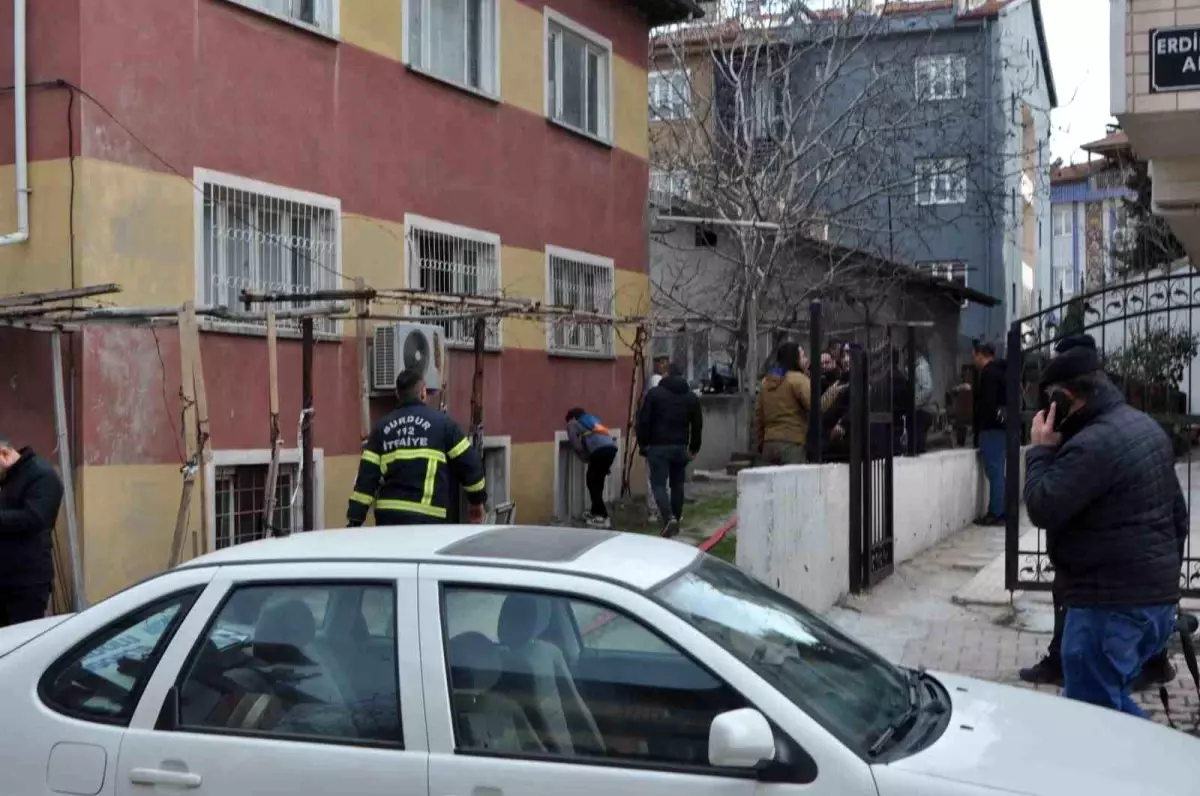 Burdur\'da elektrikli battaniyeden çıkan yangın itfaiye tarafından söndürüldü