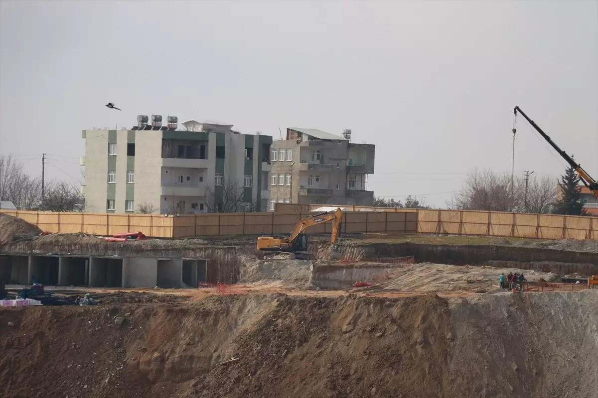 Kayserili hayırseverlerin Adıyaman\'da depremzedeler için yaptırdığı 250 konutun inşası devam ediyor