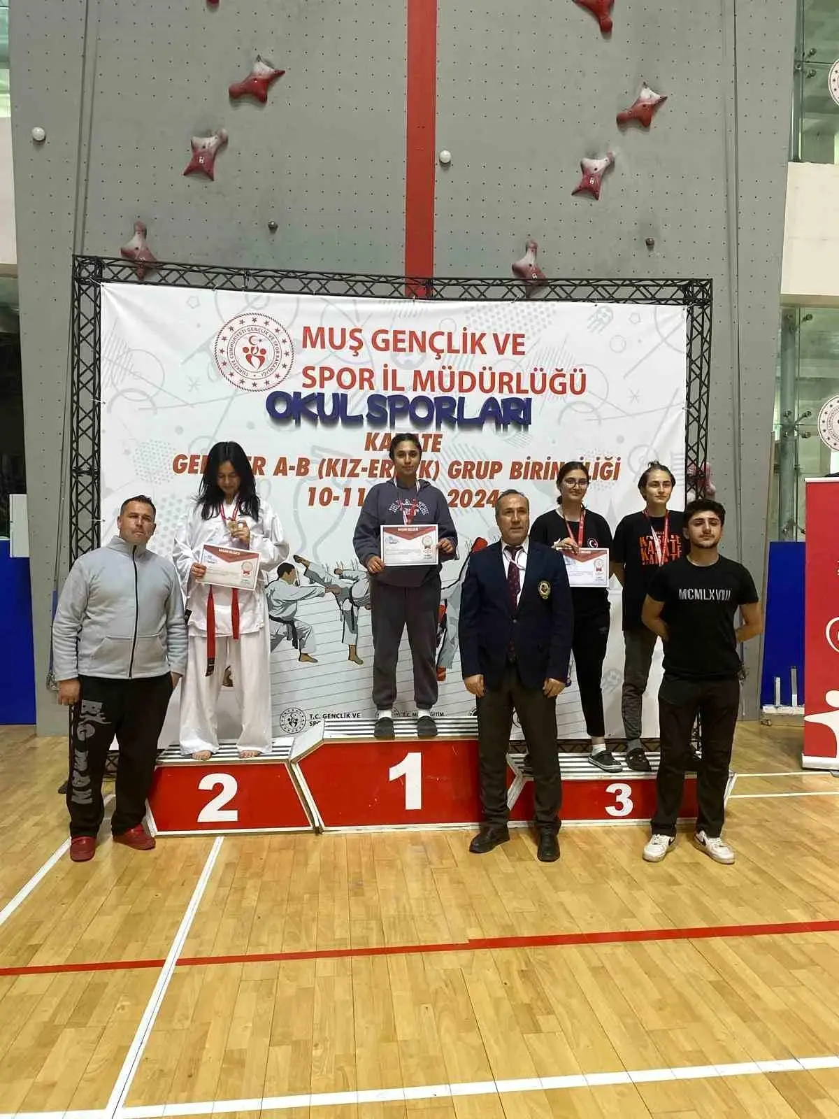 Diyarbakır\'ın Çermik ilçesindeki kızlar karate müsabakalarında başarı elde etti