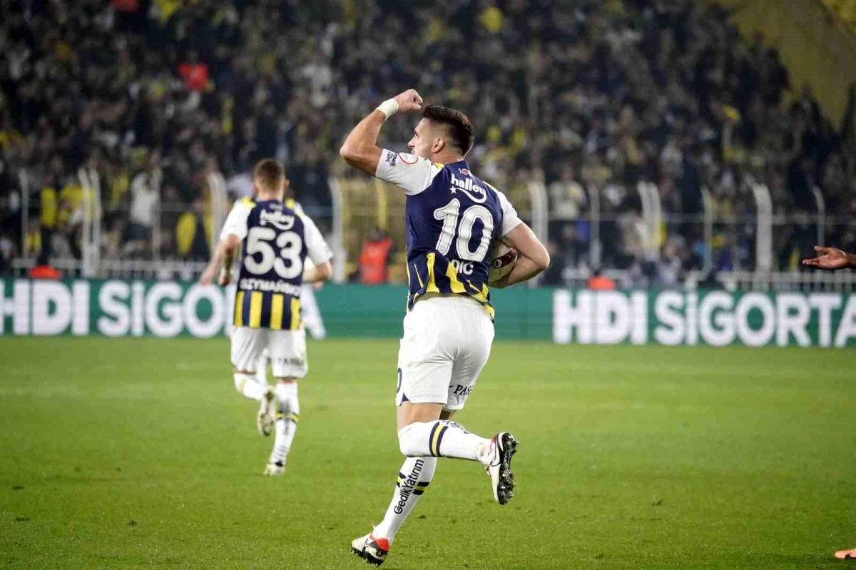 Fenerbahçe\'nin Dusan Tadic\'i Alanyaspor\'a karşı attığı golle 12. golüne ulaştı