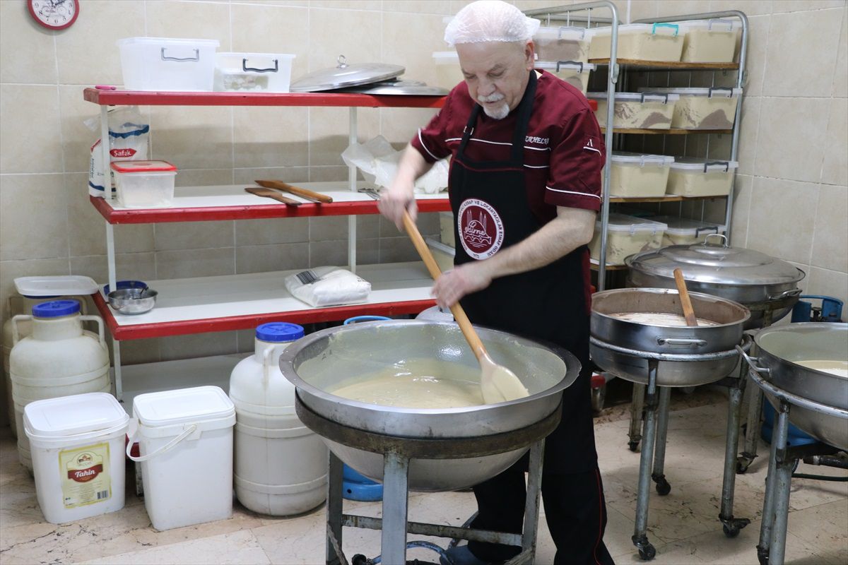 Edirne\'de Geleneksel Helva Üretimi